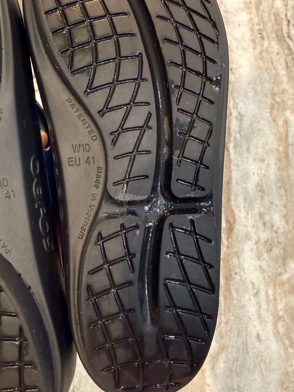 Women’s OOFOS OOLala luxe thong sandals- midnight spectre. Size 10 - Picture 8 of 8